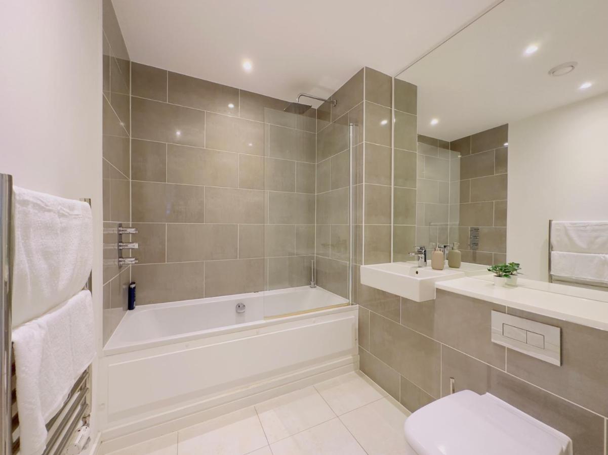 Luxurious Comfy Penthouse - Steps To East Croydon Train Station - Views 아파트 외부 사진